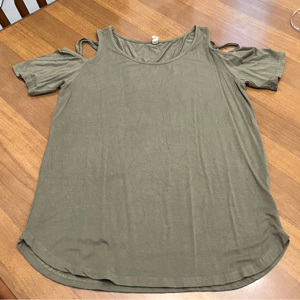 iGenjun open shoulder shirt Size Medium